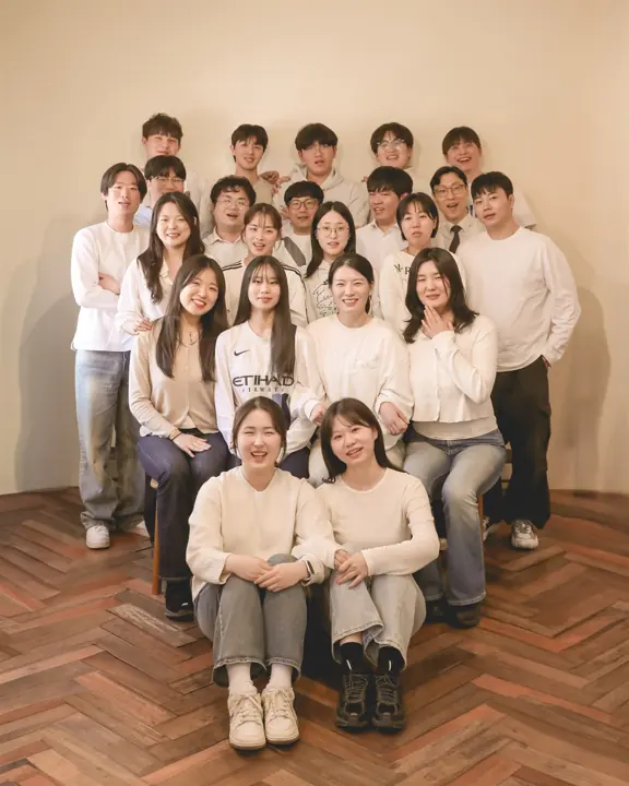사진관에서 찍은 단체 사진